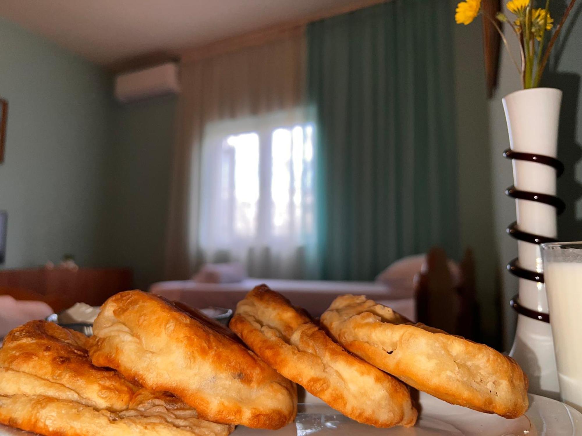 Berat Private Room In Haxhialiu Villa Εξωτερικό φωτογραφία
