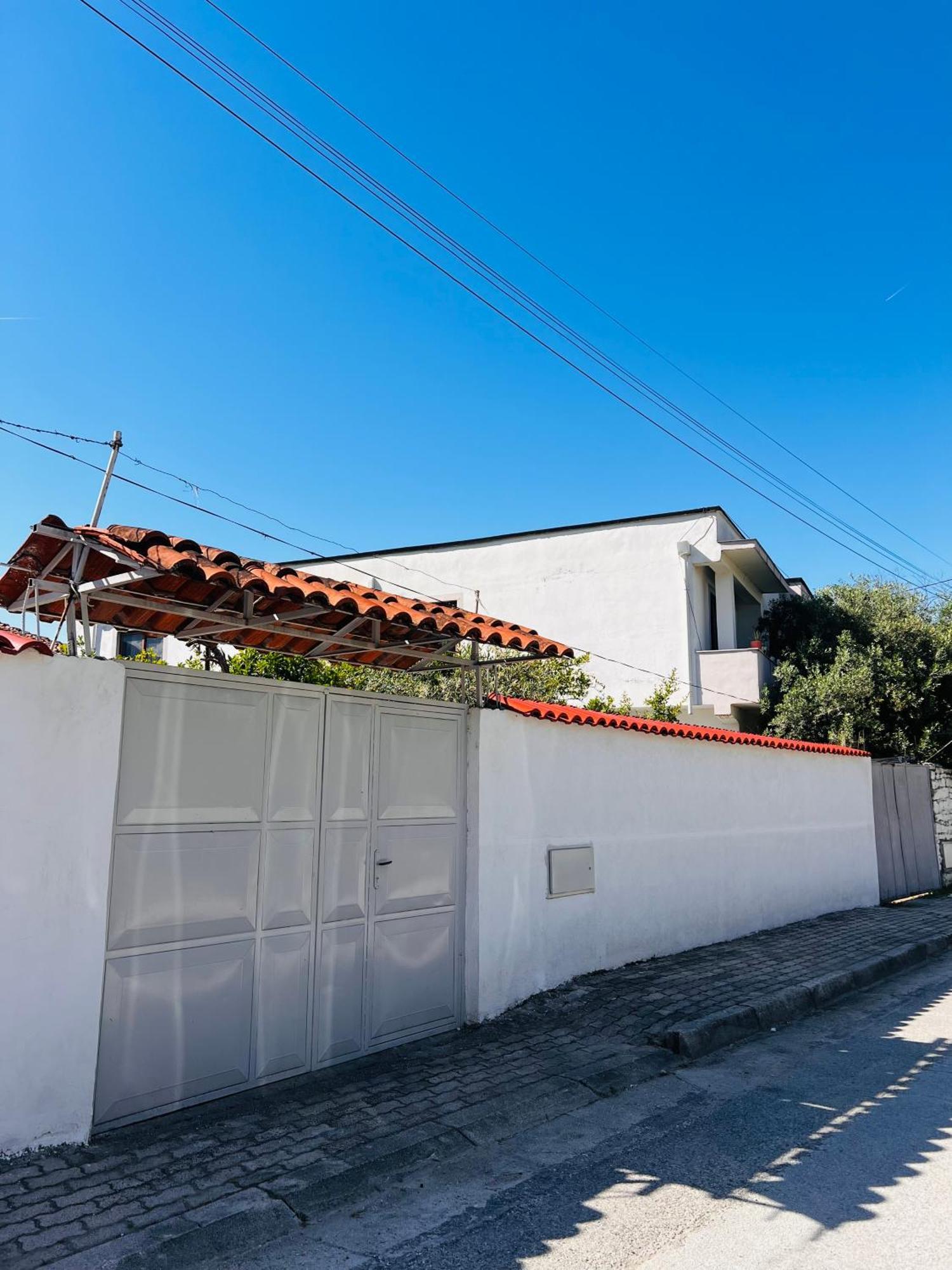 Berat Private Room In Haxhialiu Villa Εξωτερικό φωτογραφία