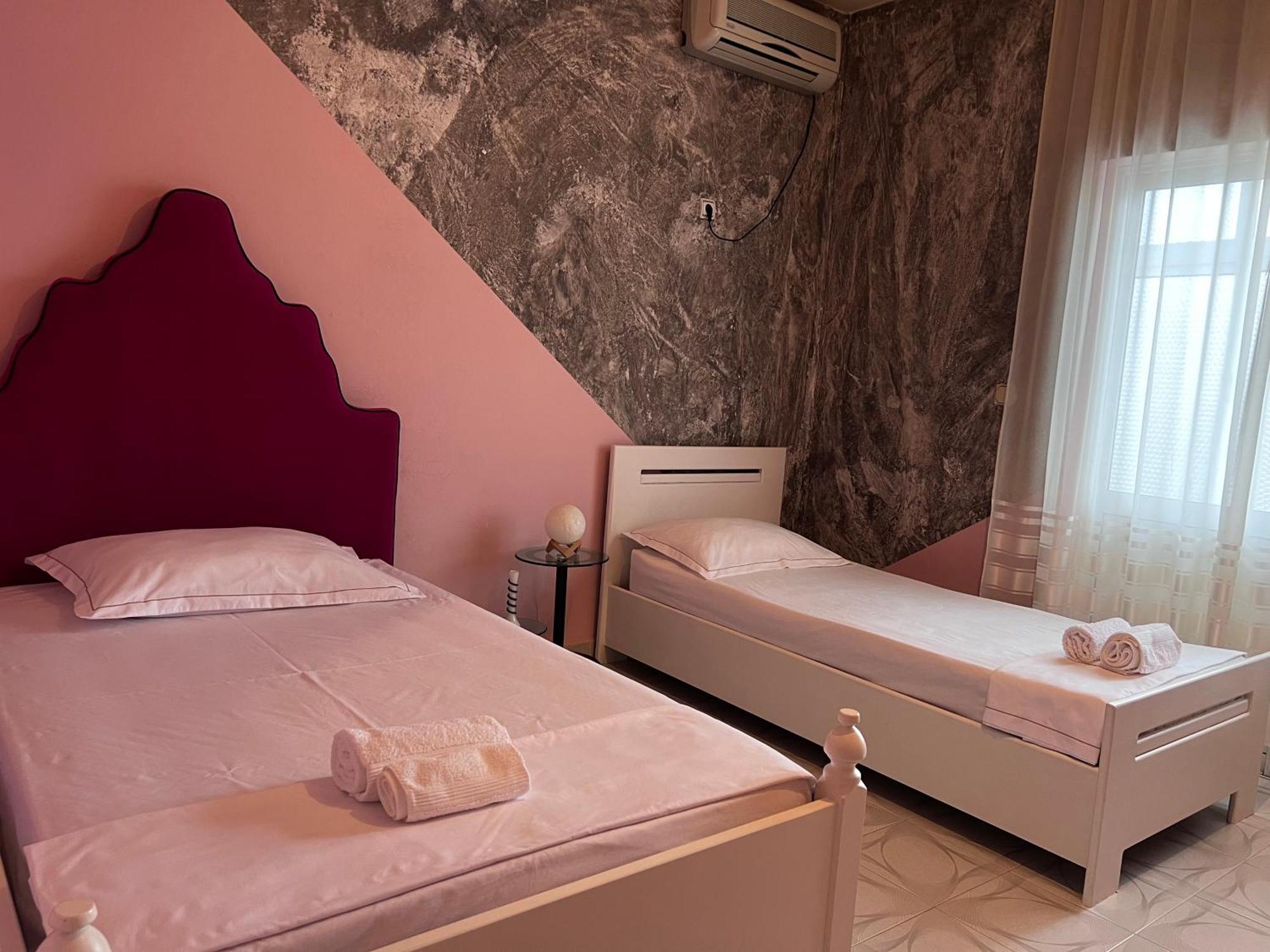 Berat Private Room In Haxhialiu Villa Εξωτερικό φωτογραφία