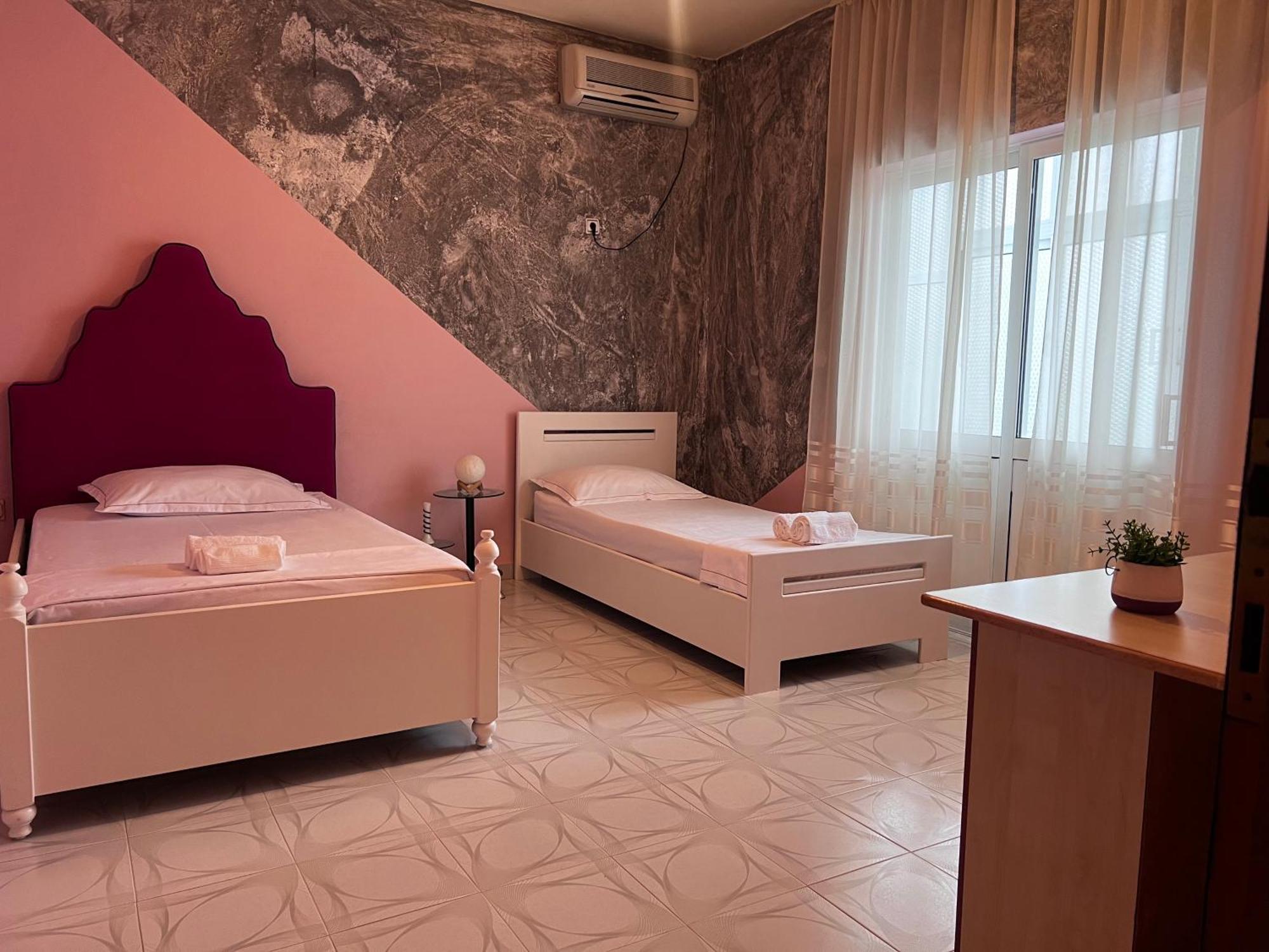 Berat Private Room In Haxhialiu Villa Εξωτερικό φωτογραφία