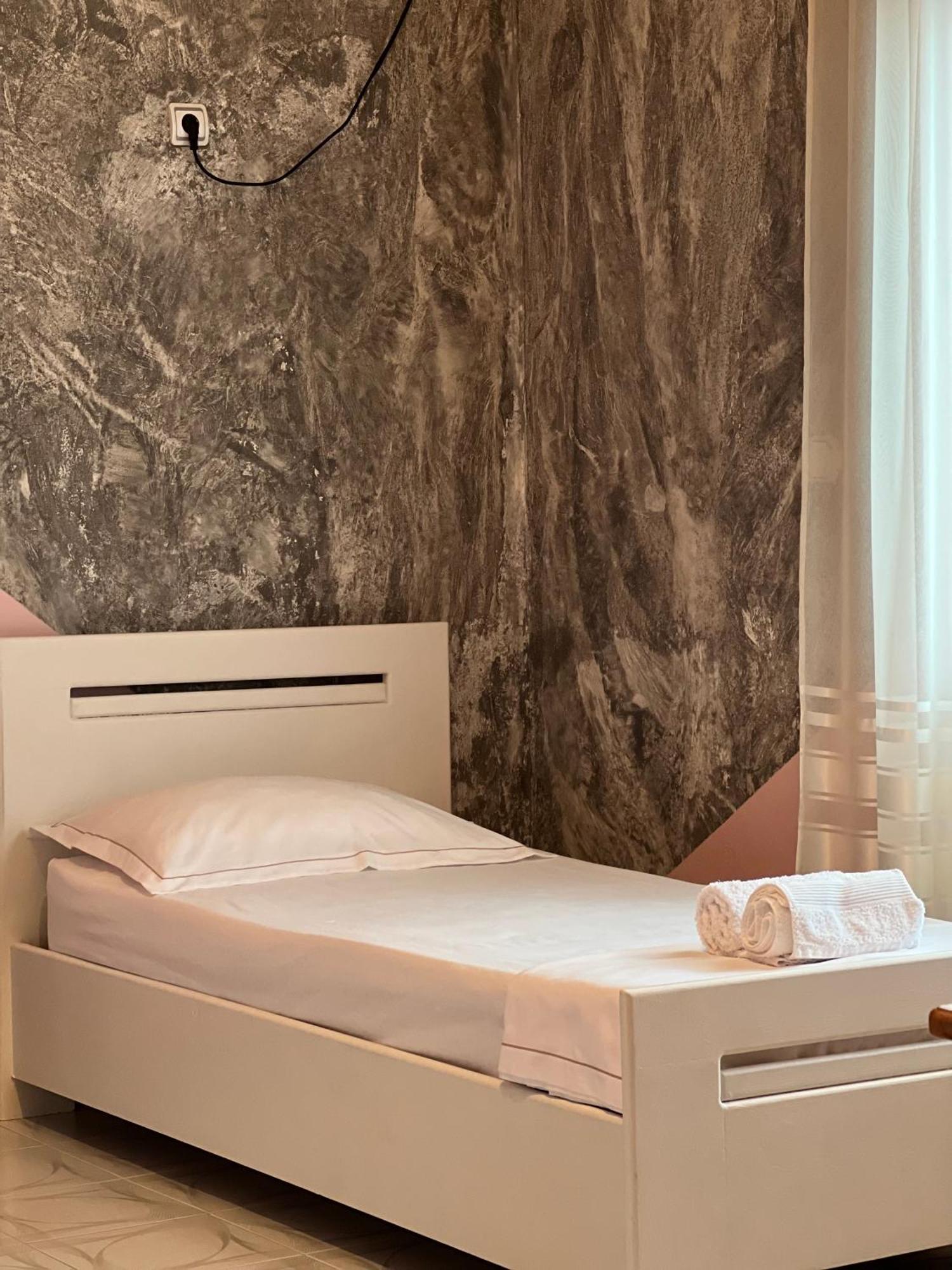 Berat Private Room In Haxhialiu Villa Εξωτερικό φωτογραφία