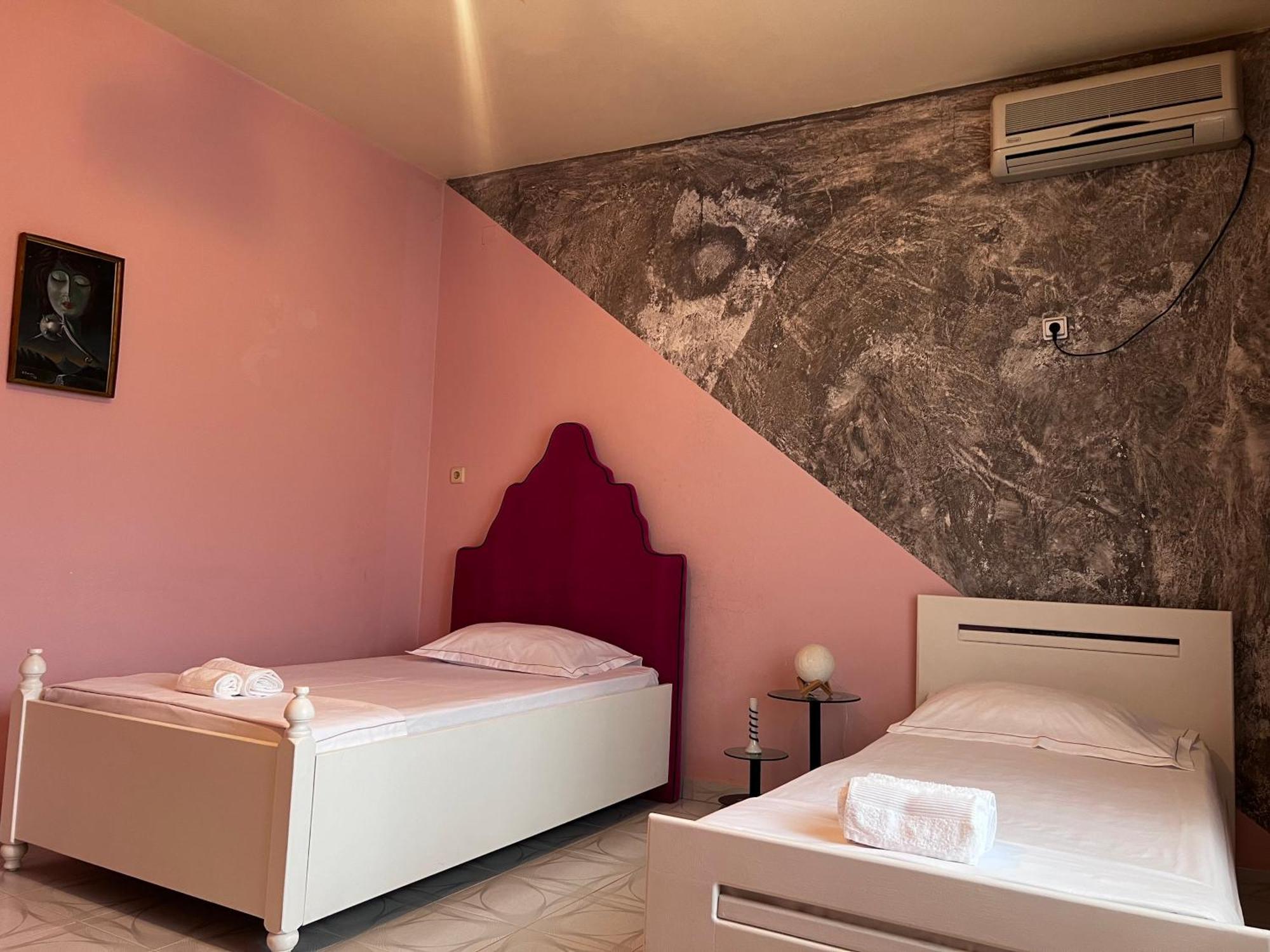 Berat Private Room In Haxhialiu Villa Εξωτερικό φωτογραφία