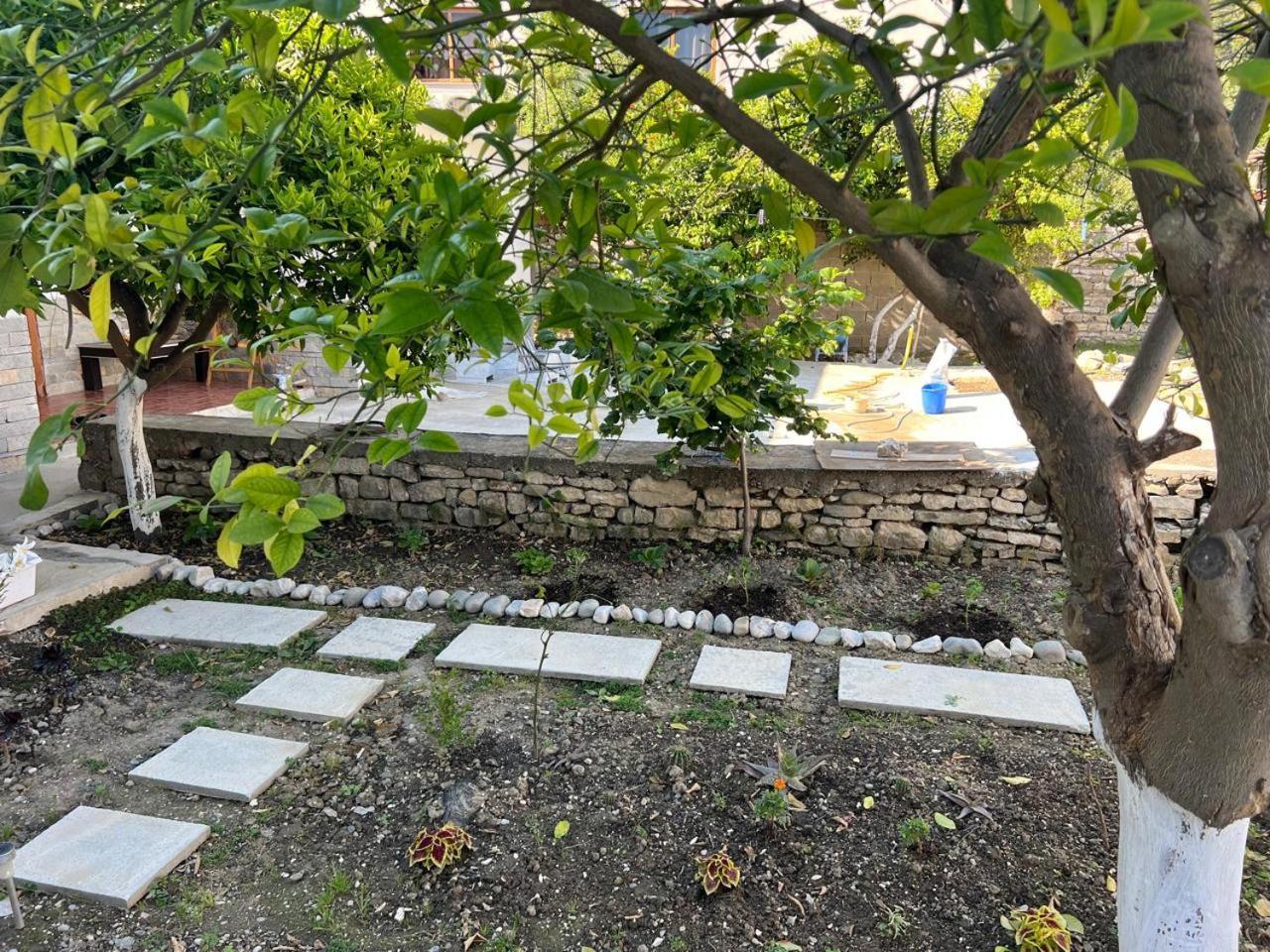 Berat Private Room In Haxhialiu Villa Εξωτερικό φωτογραφία